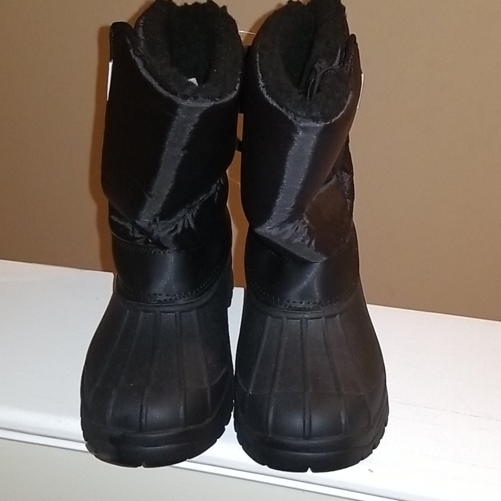 Girl's Black Snow Boots in Black sz 4